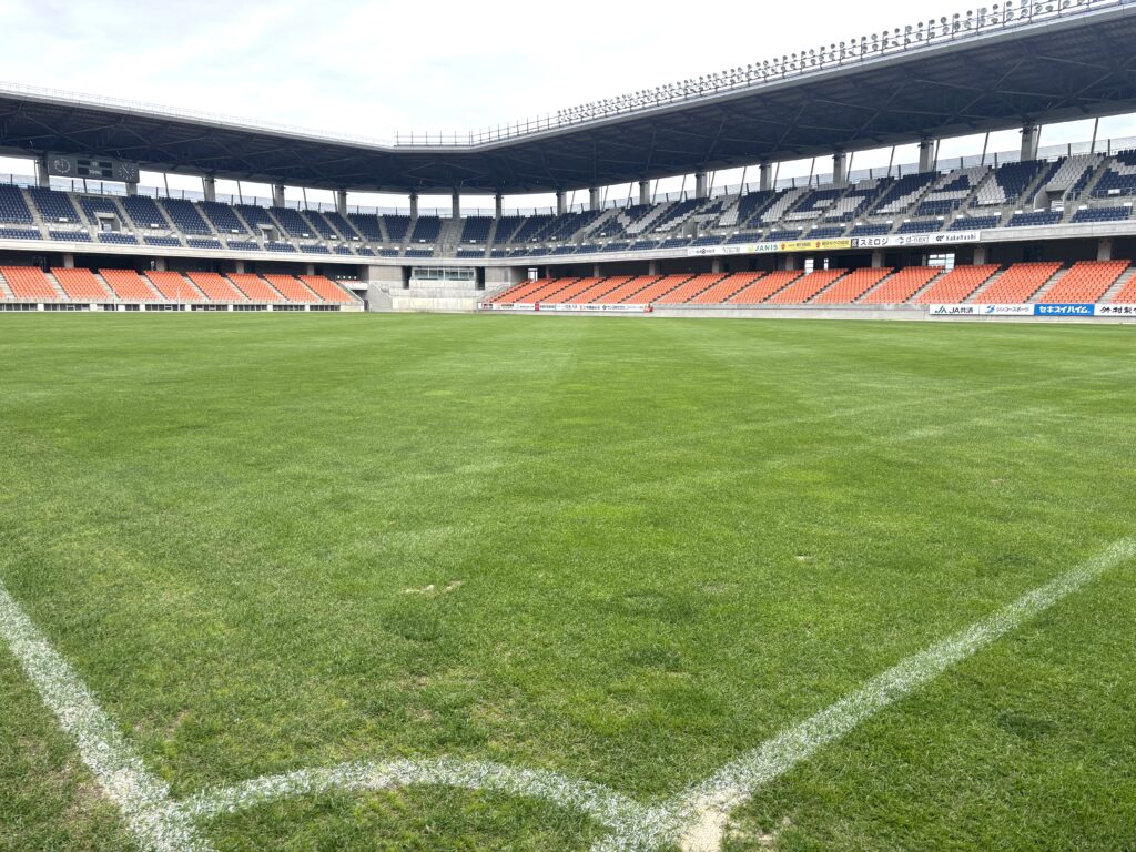 長野Uスタジアム,グランド