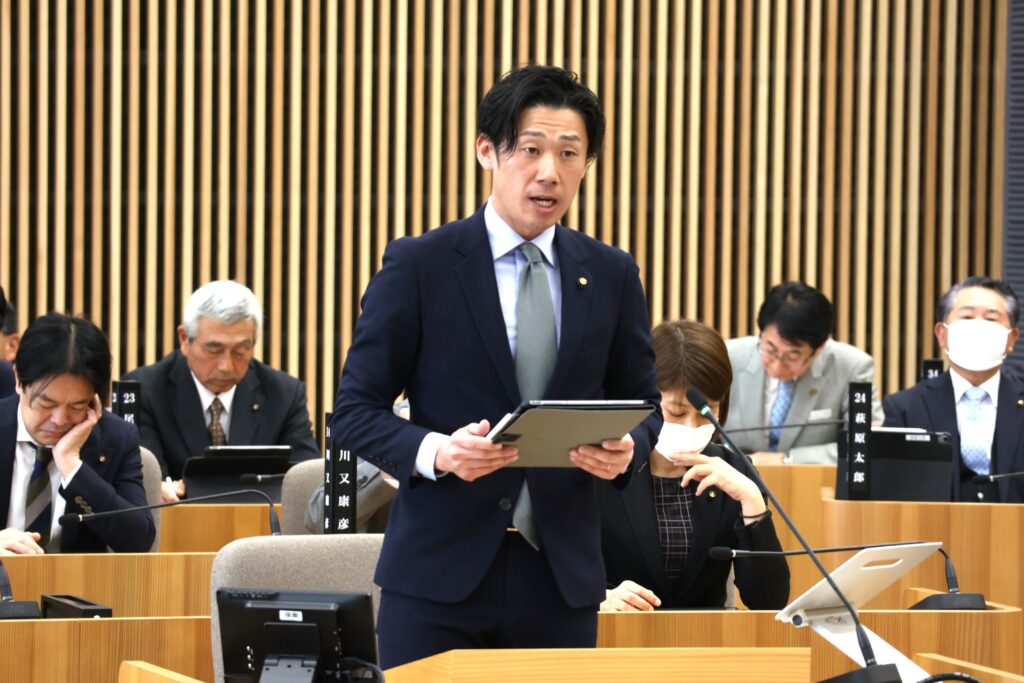議会質問の様子